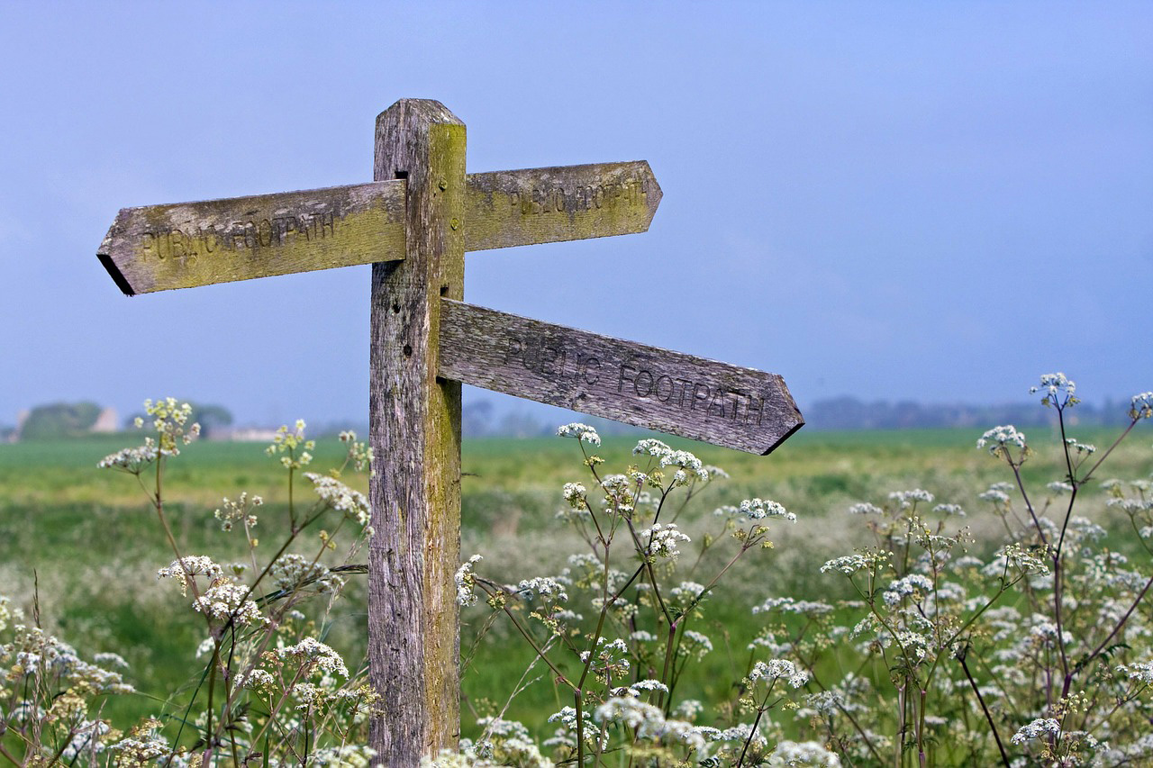 signpost-for-footpath-web-danell-jones